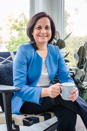Dr. Malathi Acharya reviewing an executive's personalized integrative care plan
